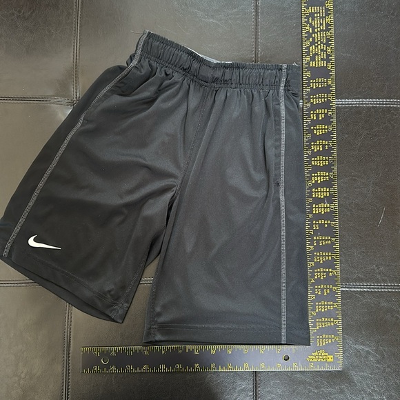 NIKE Dri Fit drawstring shorts - Picture 4 of 10